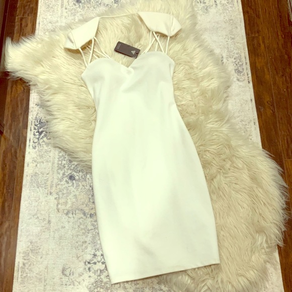 ✨Host Pick✨ NWT Strappy Padded Shoulder White Dress by Guess - Picture 1 of 6